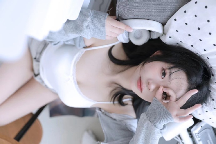 亚洲女孩中文字幕免费视频日韩成年人三级黄色干逼电-院线抢先蓝光版中文字幕包-水蜜桃影视